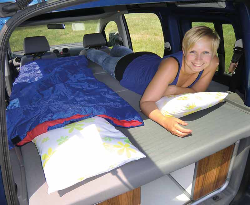 VW Caddy Active Bett mit Lattenrost für 2 Personen
