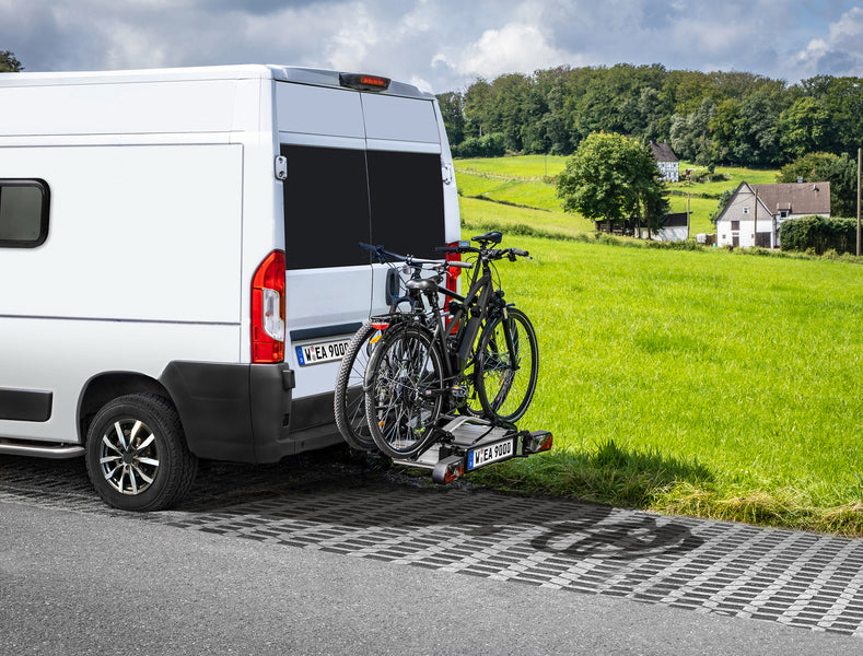 Zum Transportieren von 2 Fahrrädern auf der Anhängerkupplung