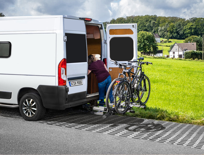 Zum Transportieren von 2 Fahrrädern auf der Anhängerkupplung