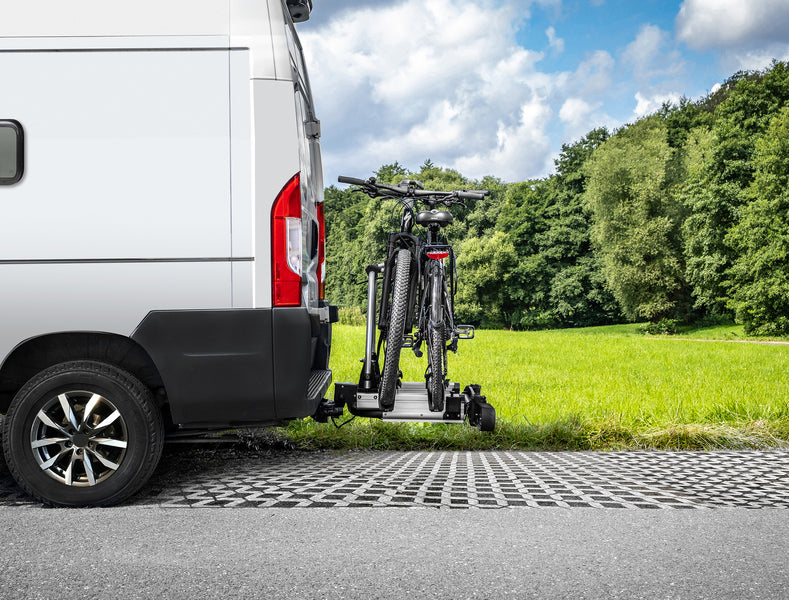 Zum Transportieren von 2 Fahrrädern auf der Anhängerkupplung