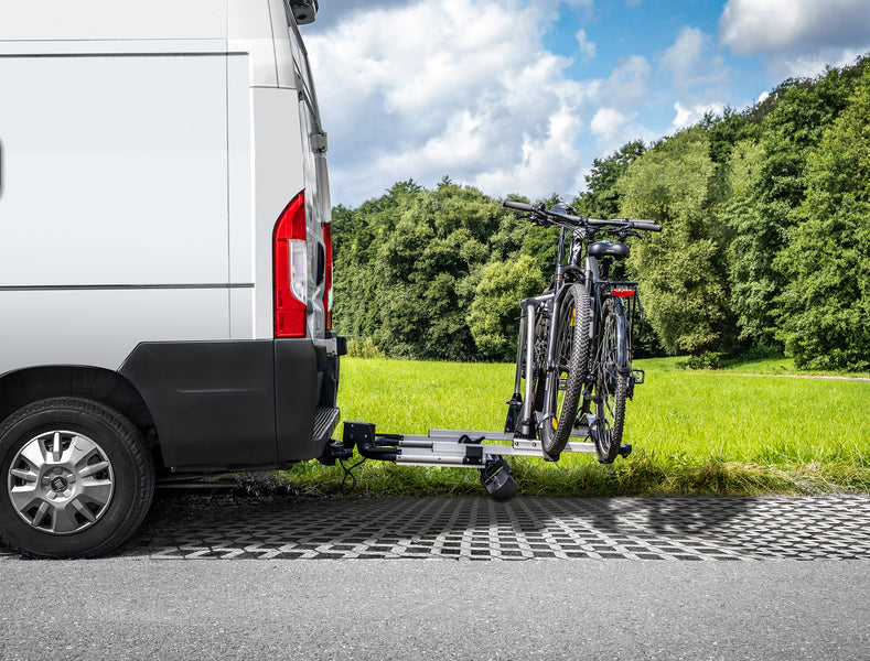 Zum Transportieren von 2 Fahrrädern auf der Anhängerkupplung