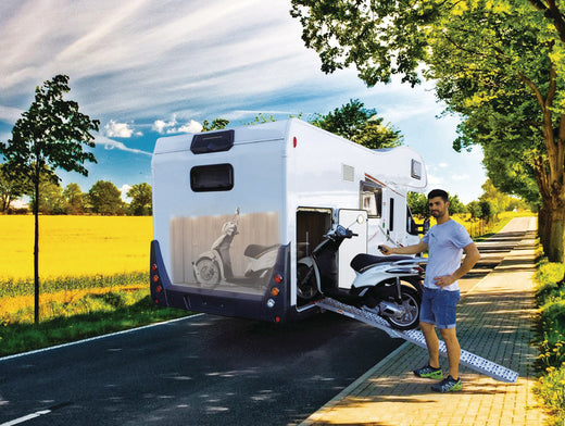 POLLI Schiene m. Elektro-Antrieb zum Einladen von Motorrollern in Heckgarage, rechts