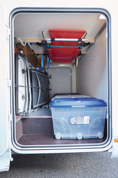 Trägerschiene mit Zubehör für Deckenbefestigung in der Heckgarage