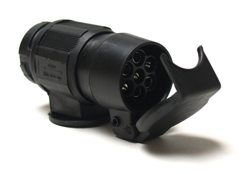 Kurzadapter 13 pol. Anhängersteckdose zu 7 pol. Stecker am Anhänger