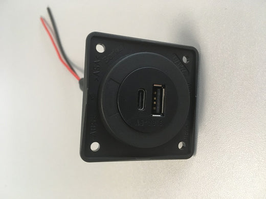 BERKE USB-A/-C Ladesteckdose - Schwarz matt