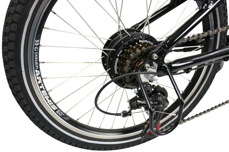 Das leichte Falt-E-Bike mit 7-Gang-Kettenschaltung und Schutzblechen