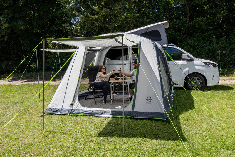 Perfekt belüftetes Busvorzelt mit Anbauhöhe 180-220 cm