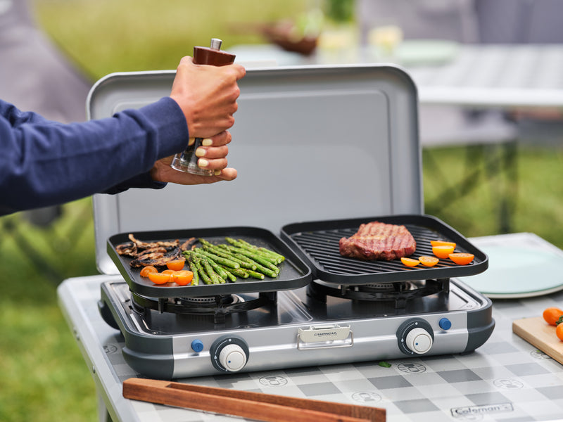 Gaskocher mit Piezozündung, 2-flammig, inkl.Schlauch,Regler,2 Grillplatten,Tasche. Edelsathl Kochfeld. Gaskartusche CV 470 Plus. Kompakter und vielseitiger Koch- &amp; Grillbegleiter